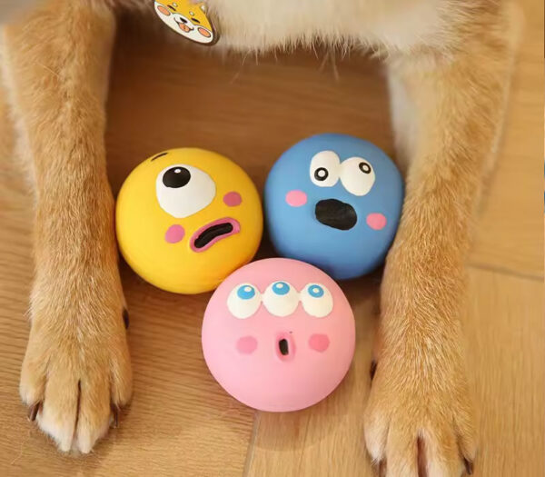 Dog Sounding Toy With Cute Big Eyeball Design,Pet Durable Latex Chew Interactive Training With Squeaky Dog Toy Ball